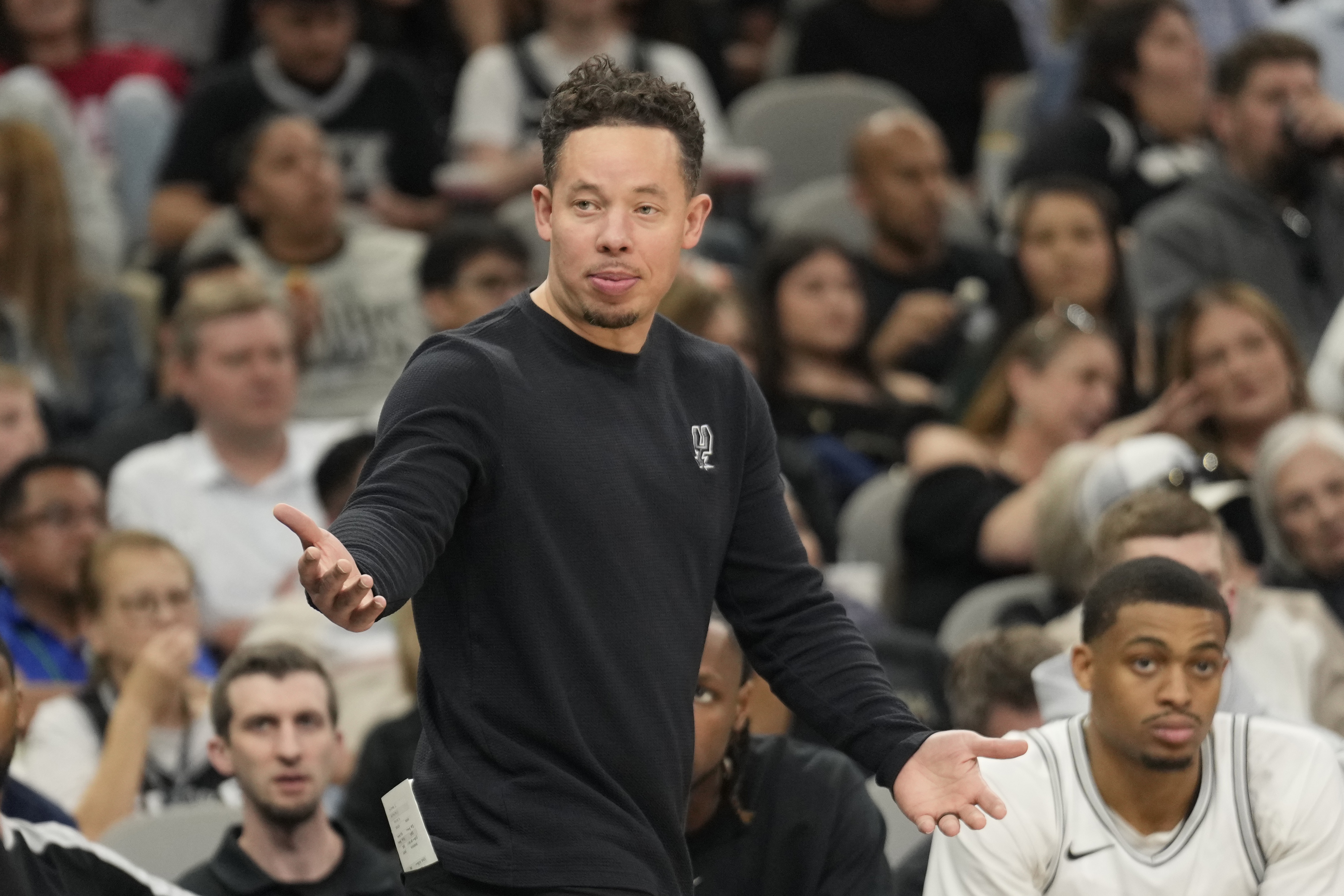 体育赛事直播-米奇谈失利：不满意球队的身体对抗强度 这方面我们要提升