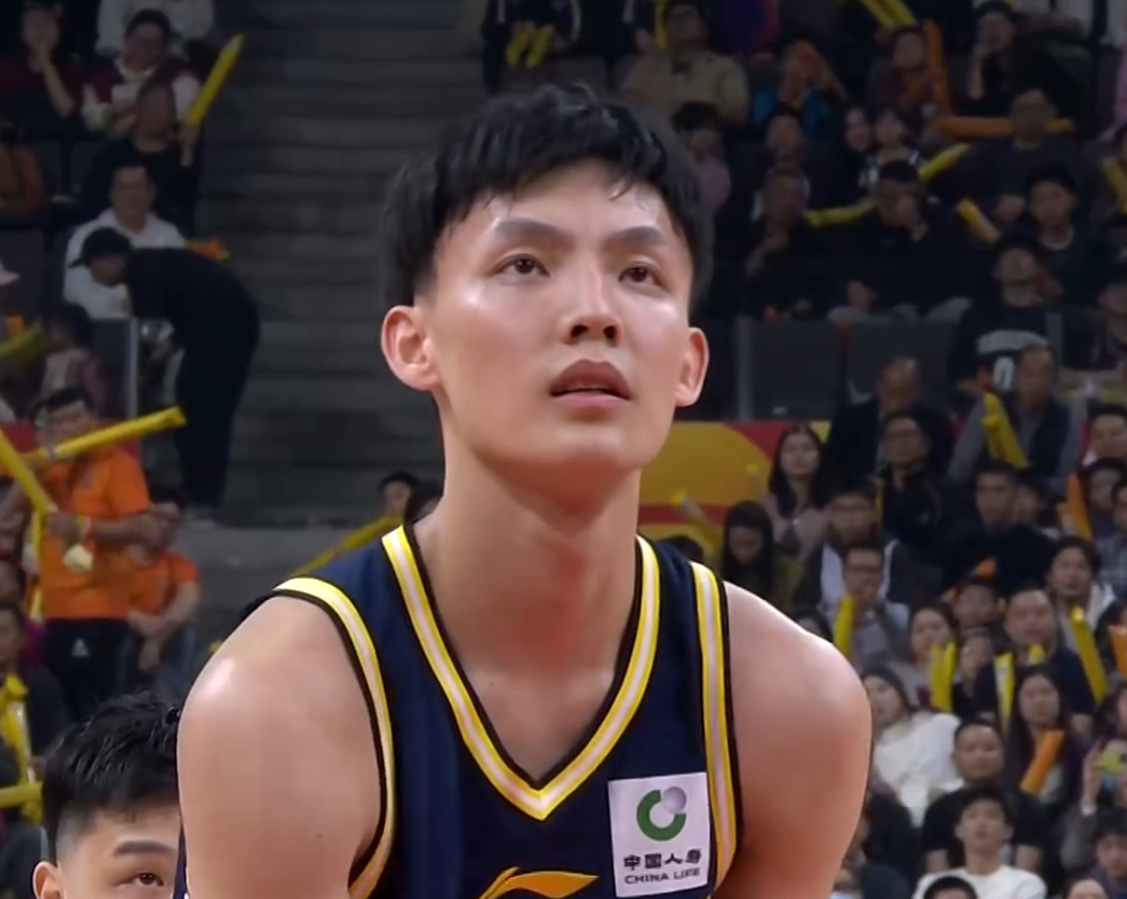 山猫体育直播-广东今日早报！徐杰完成国家队报到，杜锋官宣高升，小崔复出预告